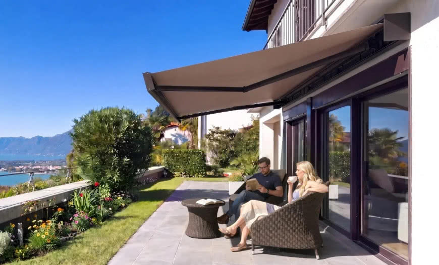 Szukasz idealnej osłony na duży taras? Sprawdź ten popularny patent!